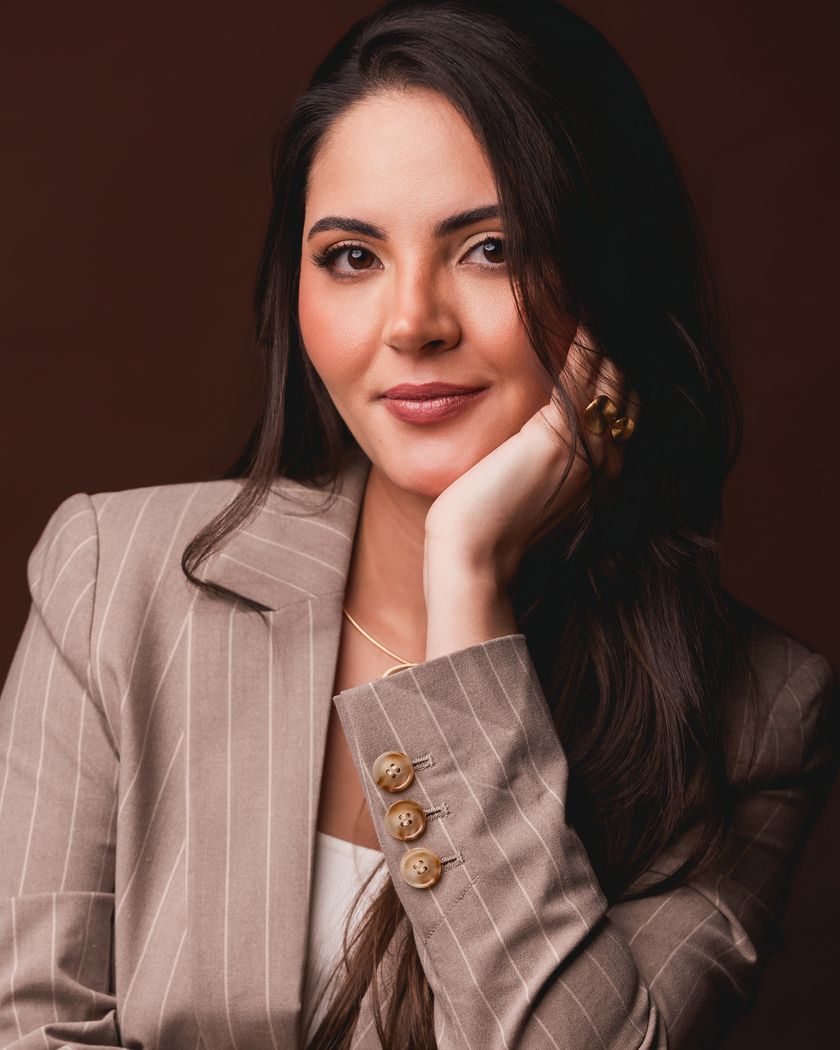 Dra. Júlia Farias